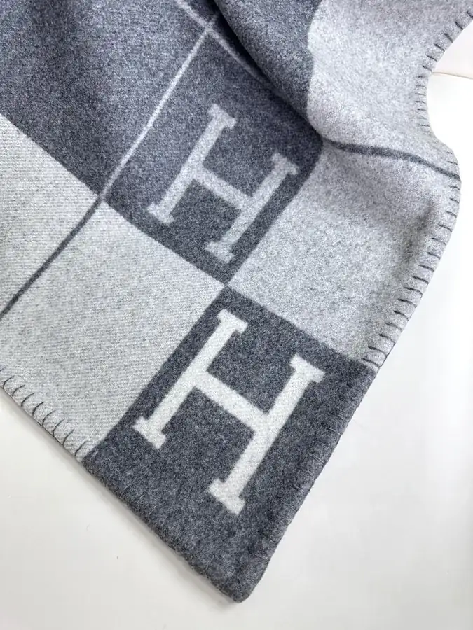 H Family Premium Cashmere Throw Blanket Classic Design, 170x135cm