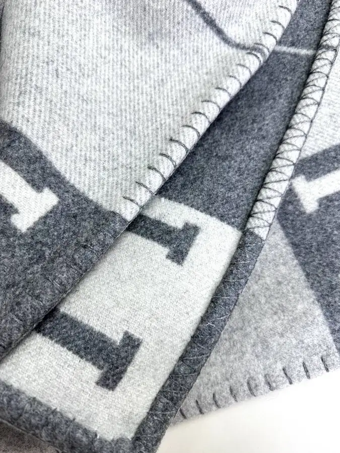 H Family Premium Cashmere Throw Blanket Classic Design, 170x135cm