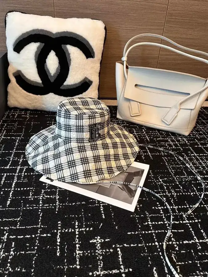 TB Oversized Bucket Hat with Wide Brim