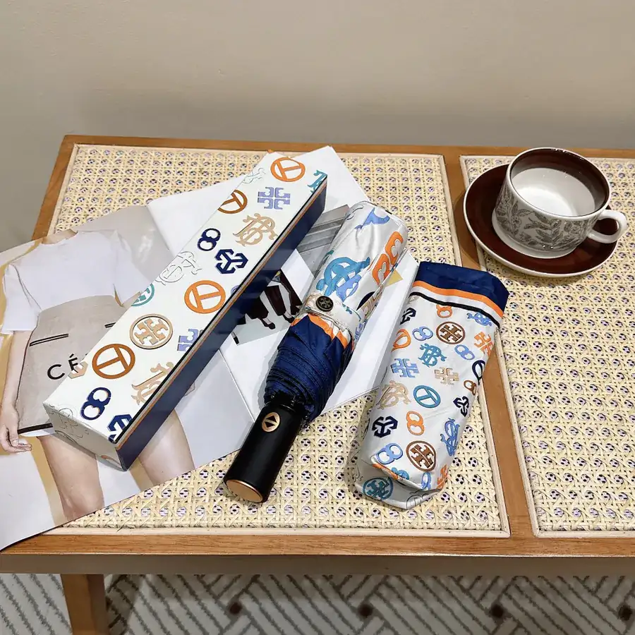 Tory Burch New Tote with Elegant Design and Practical Umbrella Hook
