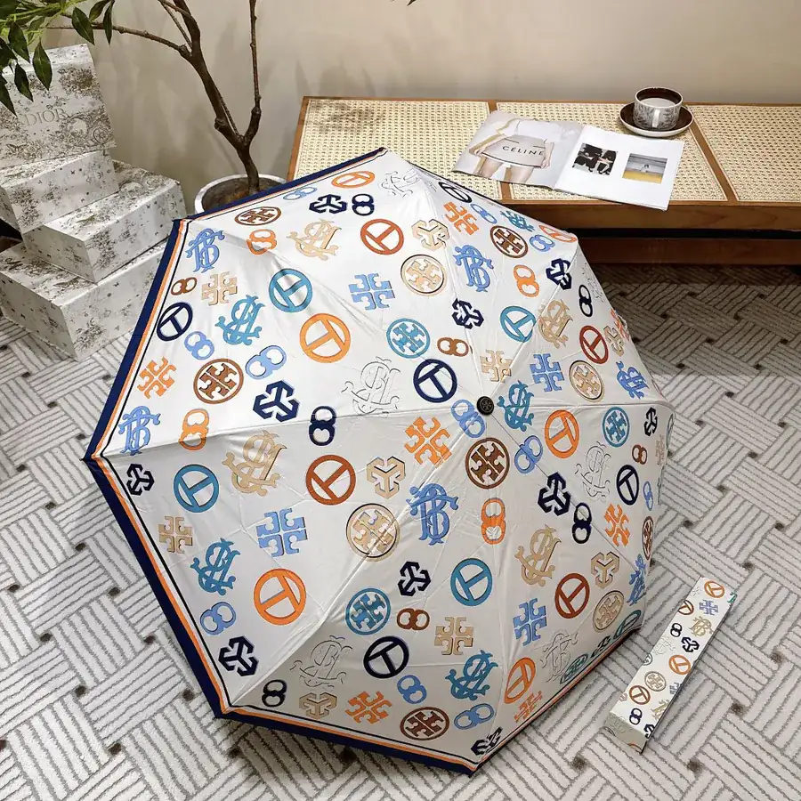 Tory Burch New Tote with Elegant Design and Practical Umbrella Hook
