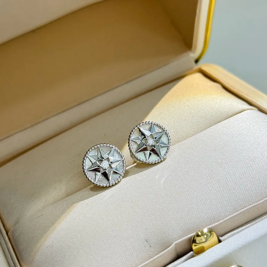 P75 A2672 D家 Eight Star Series Compass Stud Earrings