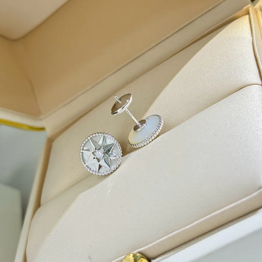 P75 A2672 D家 Eight Star Series Compass Stud Earrings