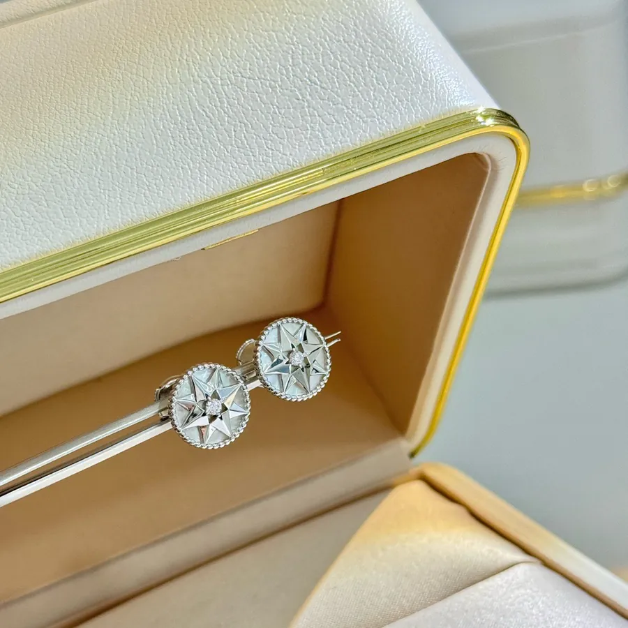 P75 A2672 D家 Eight Star Series Compass Stud Earrings