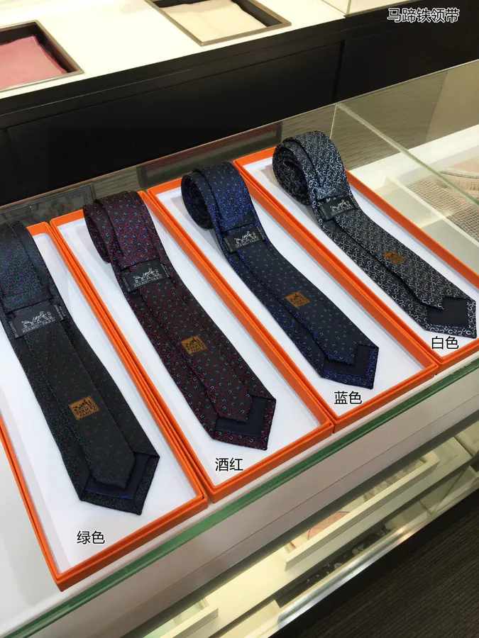 P60 Men's New Tie Series Horse Shoe Tie