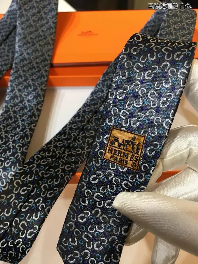 P60 Men's New Tie Series Horse Shoe Tie