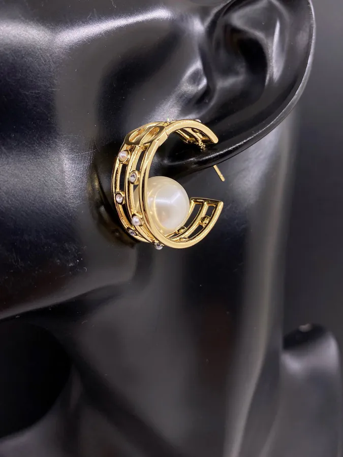 P50 D*or Latest Pearl Earrings