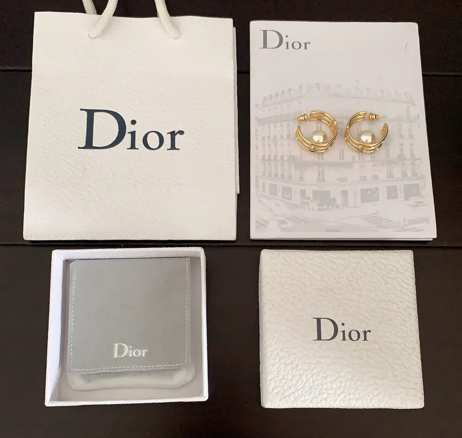 P50 D*or Latest Pearl Earrings