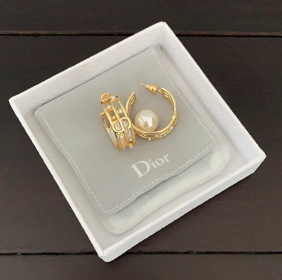 P50 D*or Latest Pearl Earrings