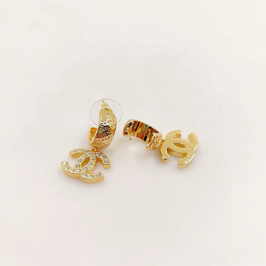 CHANE 24P New Embossed Half Moon Letter Stud Earrings
