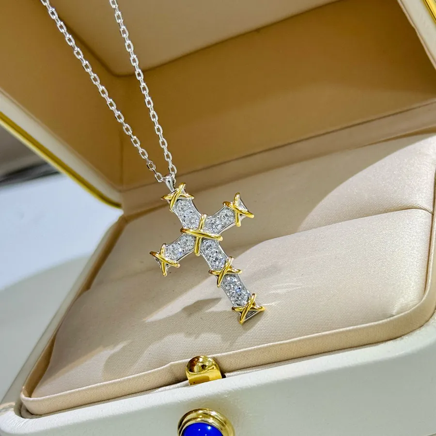 T Family Classic Cross Pendant Necklace Romantic and Elegant