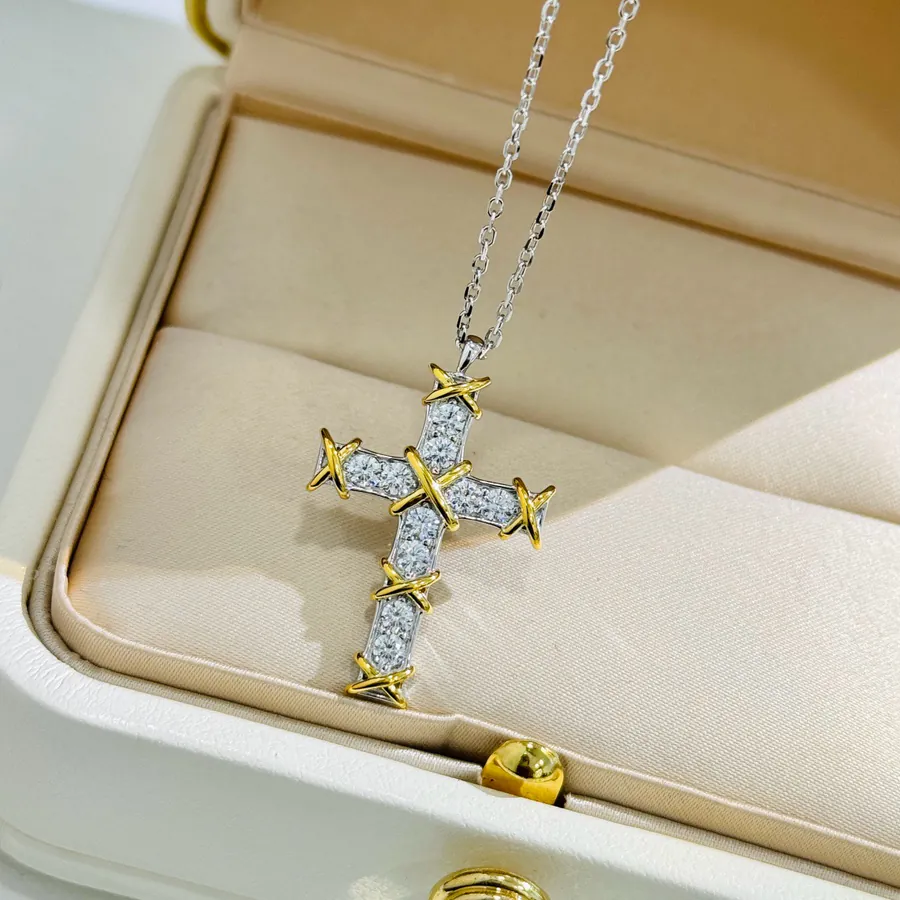 T Family Classic Cross Pendant Necklace Romantic and Elegant