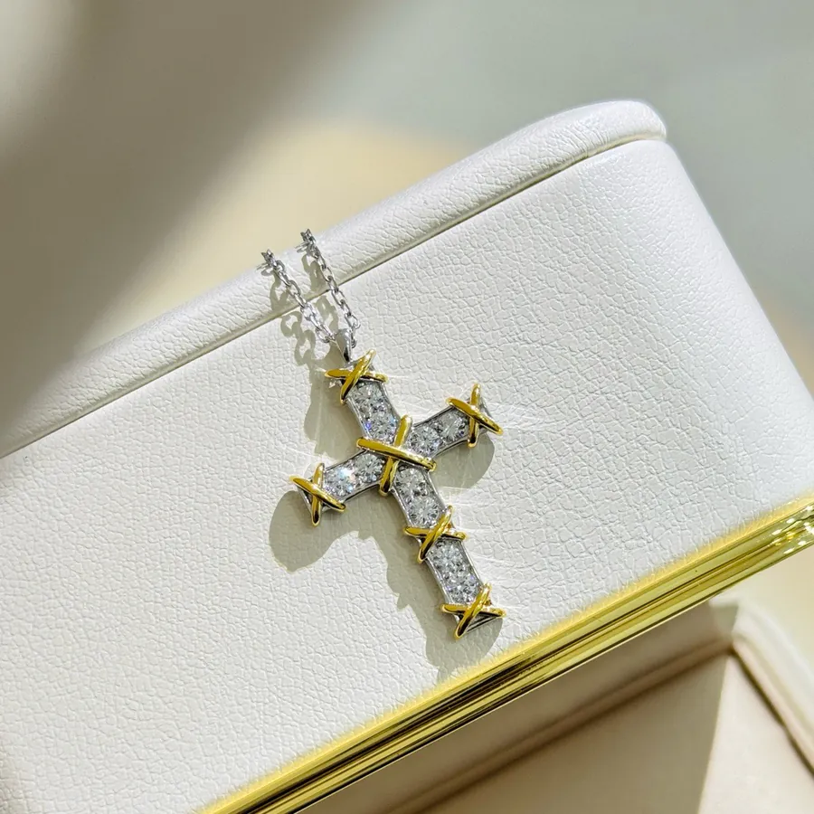 T Family Classic Cross Pendant Necklace Romantic and Elegant