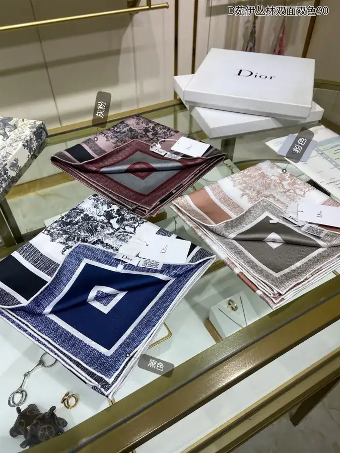 D菇伊丛林 Double Sided Double Color 90 Silk Scarf