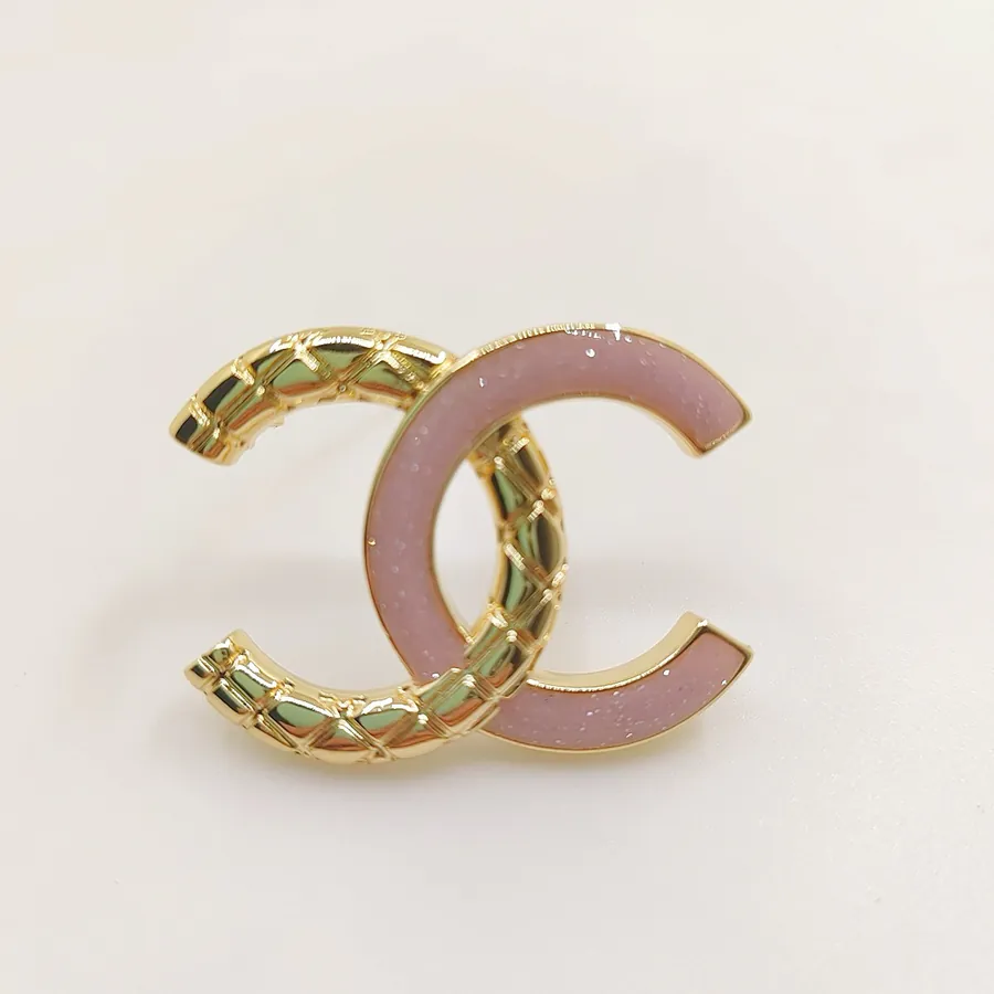 P48, Chane New 24S Resin Pink Relief Rhombus Clasp Brooch