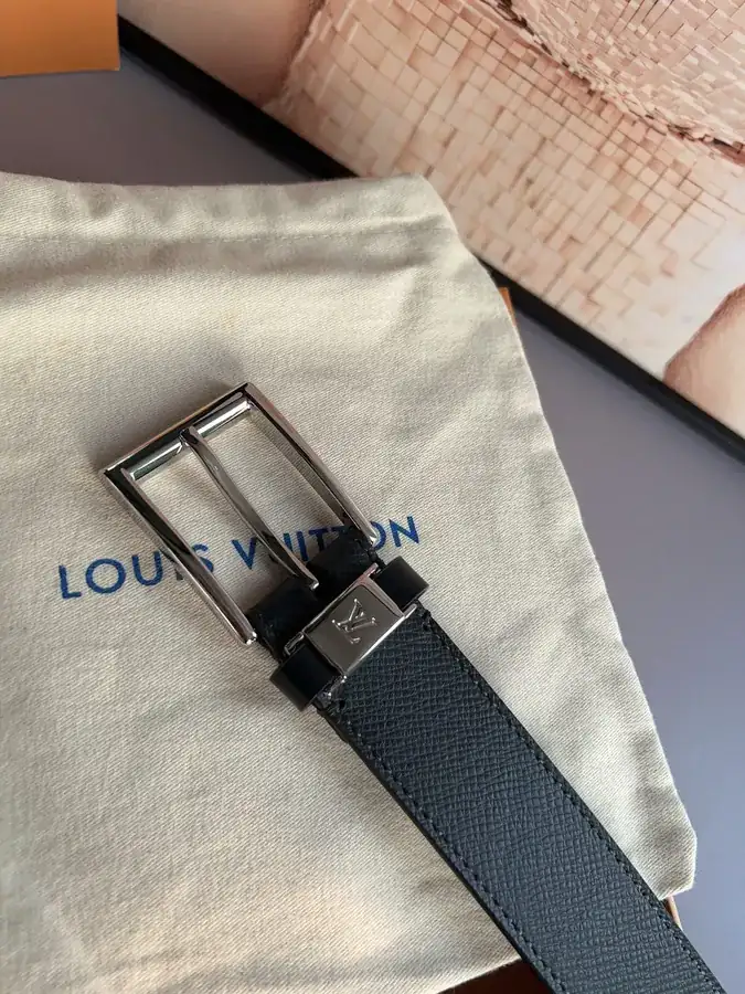 Vendome Belt in Calfskin with Sleek Lines