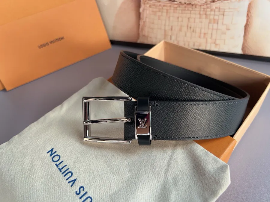 Vendome Belt in Calfskin with Sleek Lines
