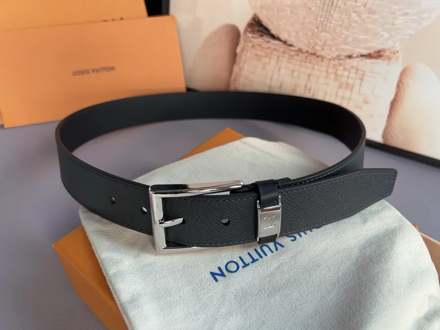 Vendome Belt in Calfskin with Sleek Lines