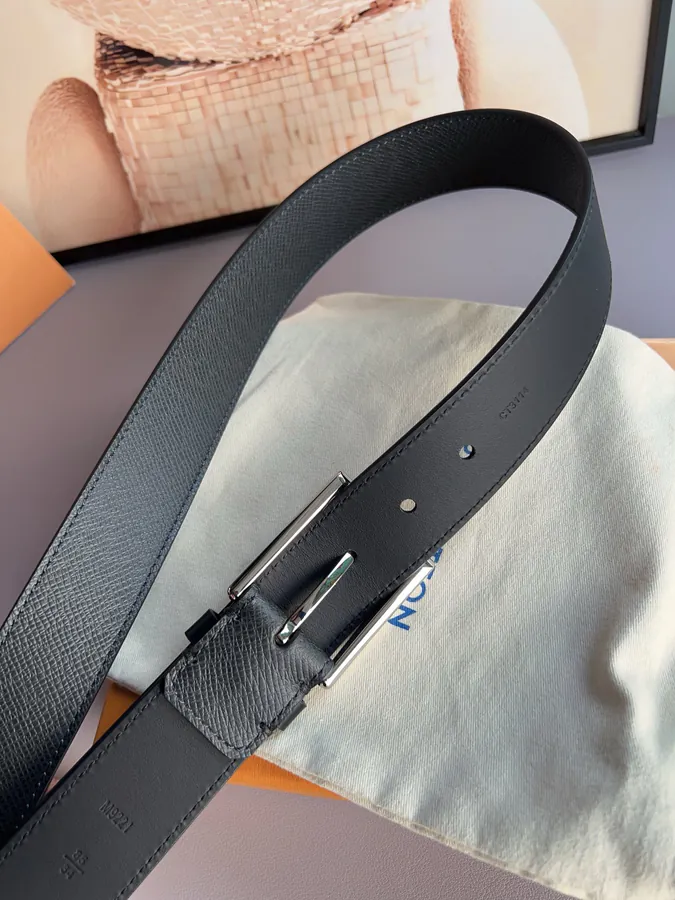 Vendome Belt in Calfskin with Sleek Lines