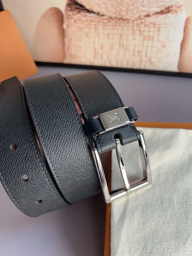 Vendome Belt in Calfskin with Sleek Lines