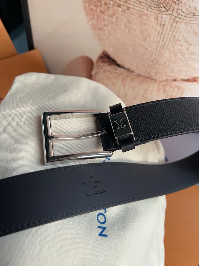 Vendome Belt in Calfskin with Sleek Lines