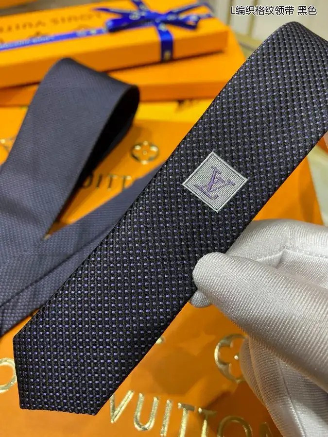 L Woven Pattern Tie for Men Diamonds V Tie