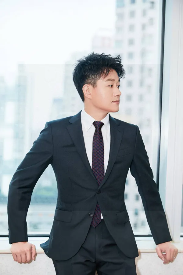 P60 G Family New Collection Leaf Pattern Silk Tie
