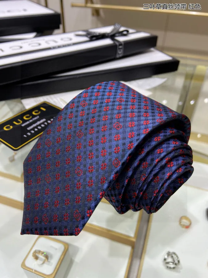 P60 G Family New Collection Leaf Pattern Silk Tie