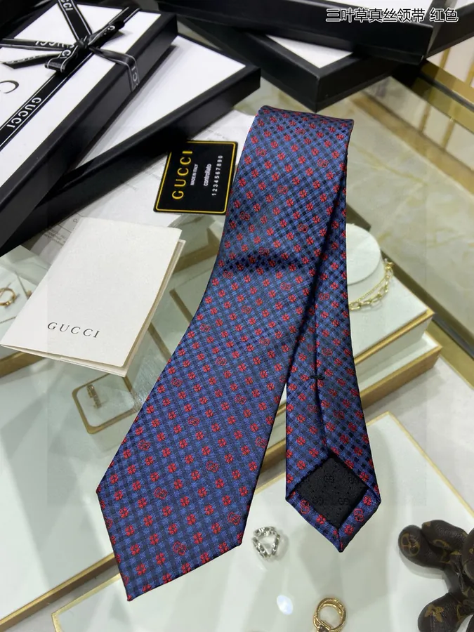 P60 G Family New Collection Leaf Pattern Silk Tie