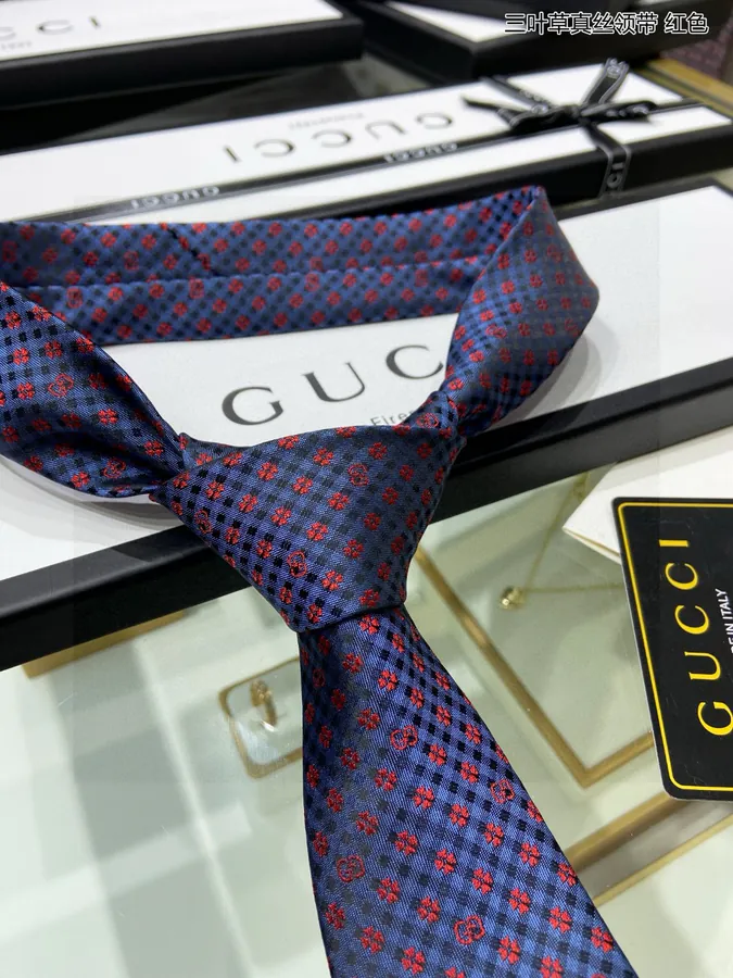 P60 G Family New Collection Leaf Pattern Silk Tie