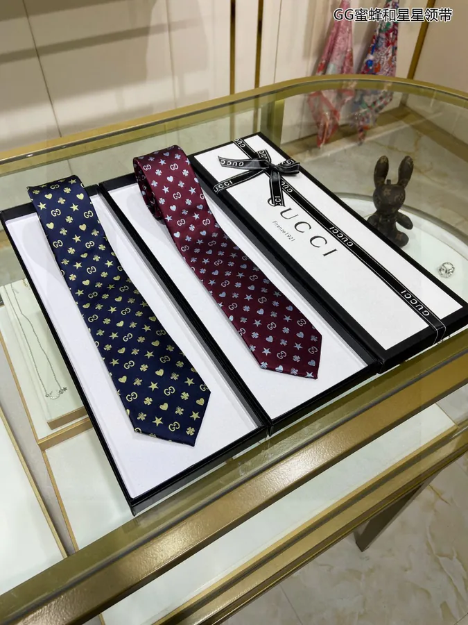 P60 G Family New Mens Tie GG Bee and Star Print