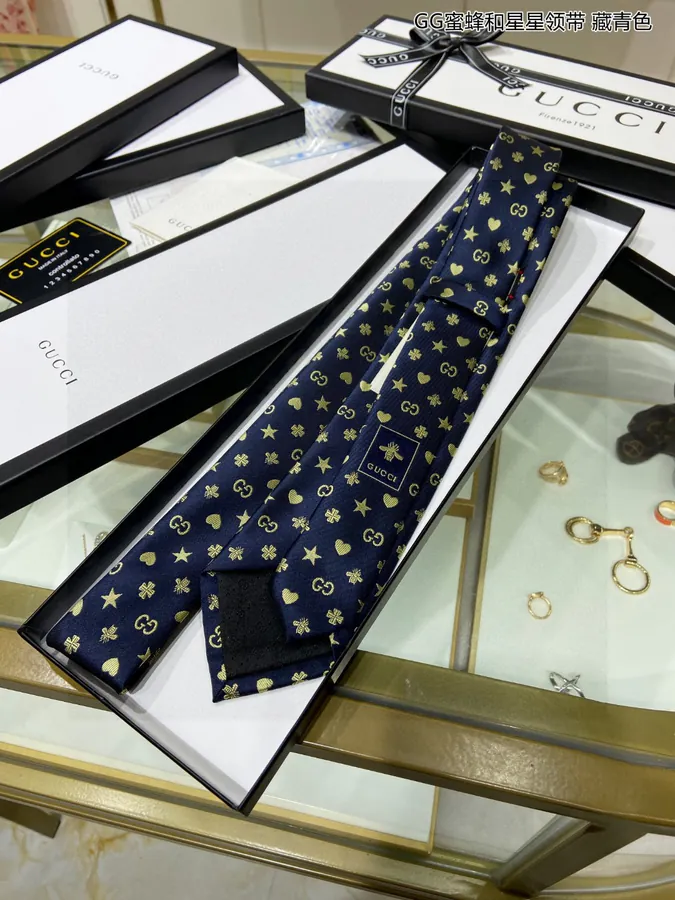 P60 G Family New Mens Tie GG Bee and Star Print