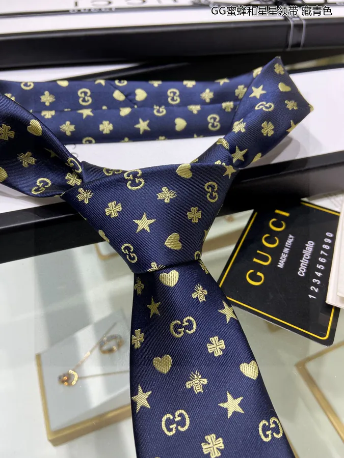 P60 G Family New Mens Tie GG Bee and Star Print