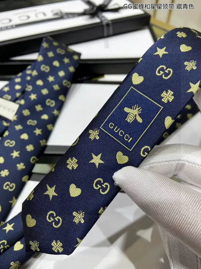 P60 G Family New Mens Tie GG Bee and Star Print