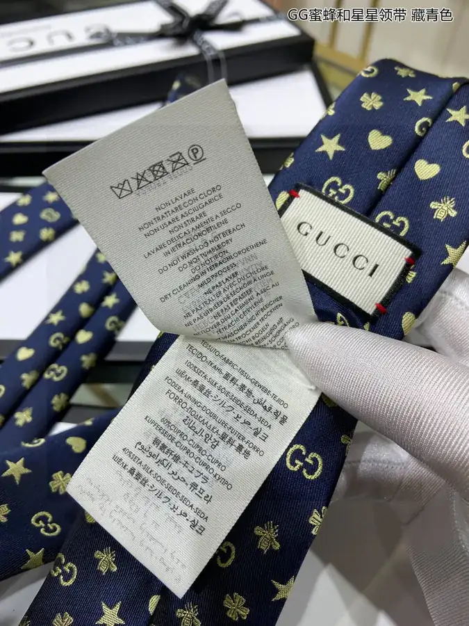 P60 G Family New Mens Tie GG Bee and Star Print