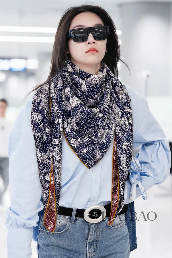 D Graffiti Logo Double sided Scarf 140