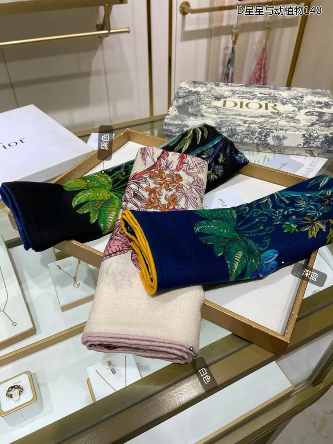 Luxury Cashmere Scarf D Stars & Animals 140