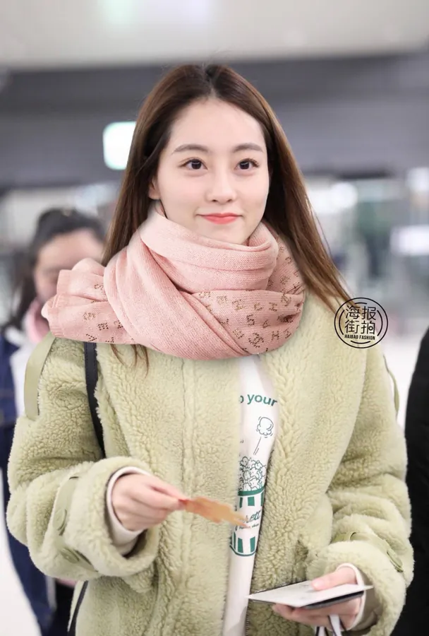 Luxurious and Elegant P230 Lettering Diamond Shawl