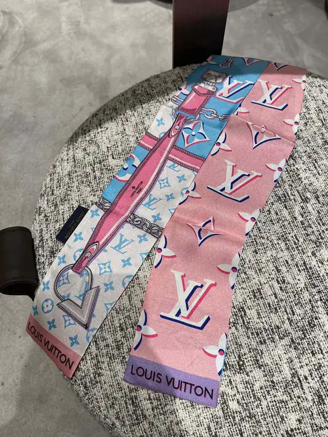T P40 Silk Scarf Elegant and Versatile