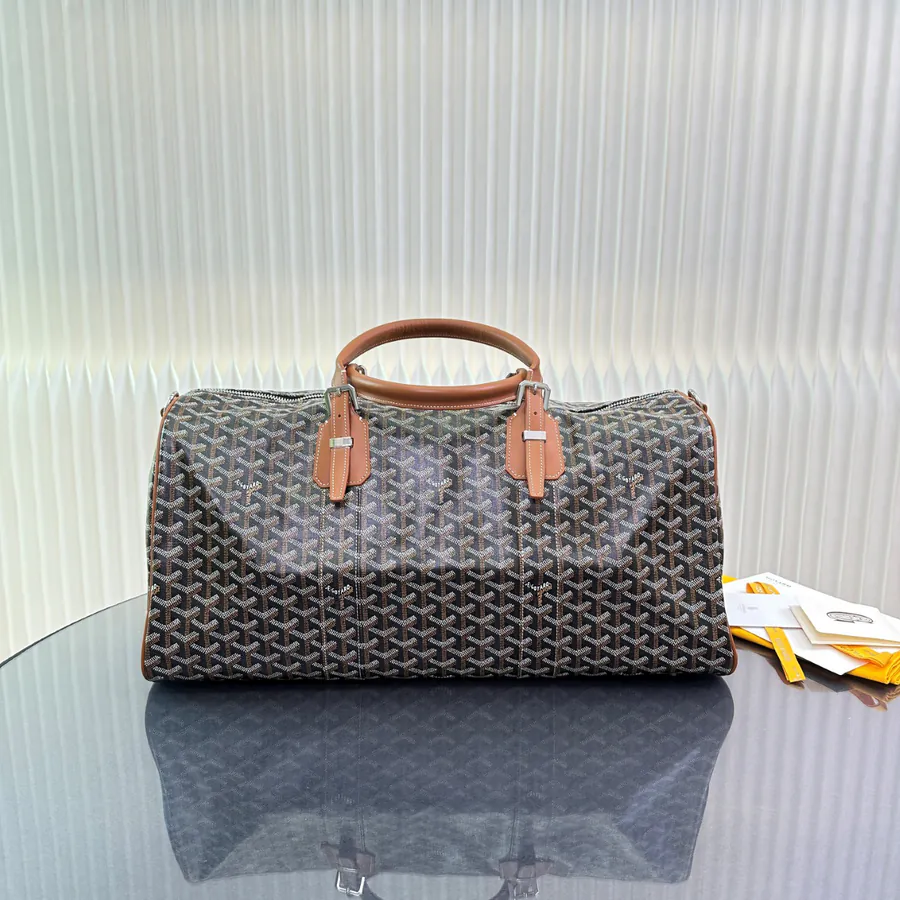 BOSTON 45 Travel Bag Ideal for Weekend Getaways and Business Trips