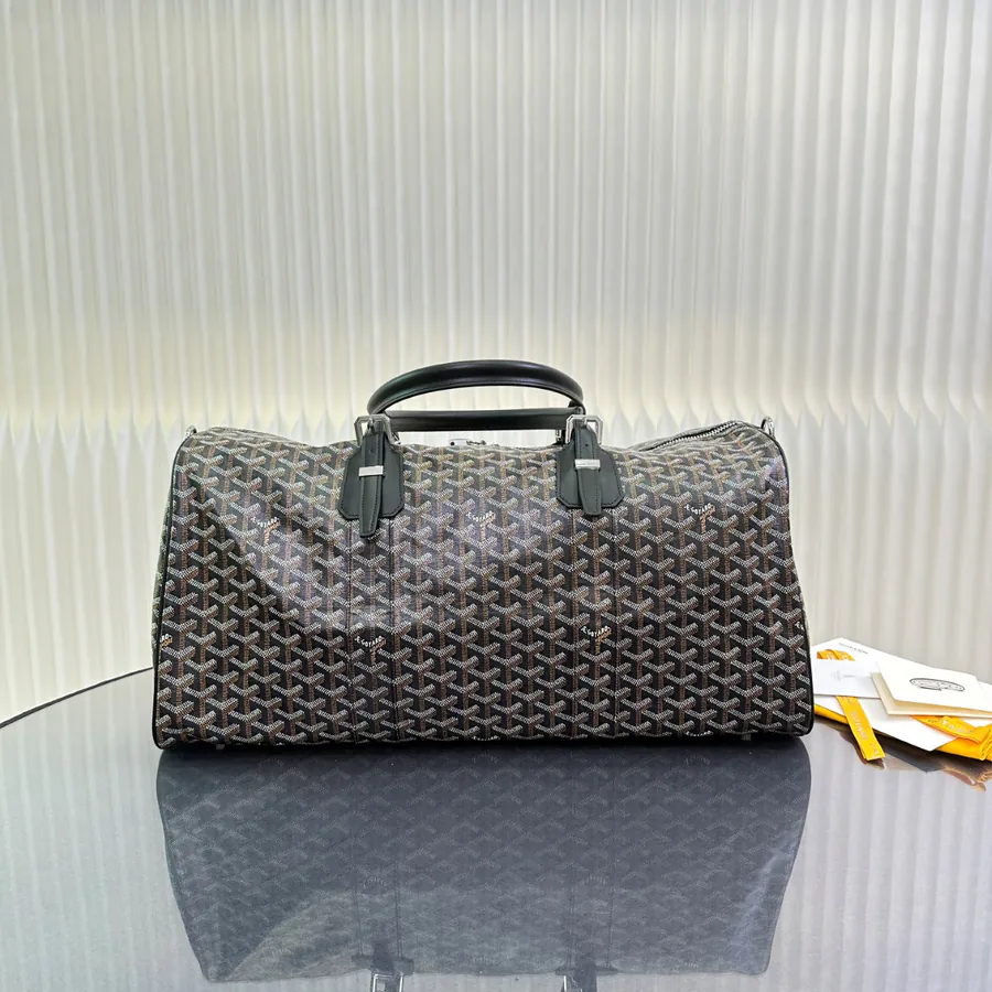 BOSTON 45 Travel Bag Ideal for Weekend Getaways and Business Trips