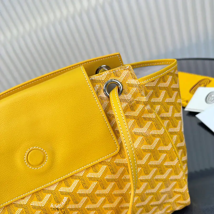Rouette Bucket Bag