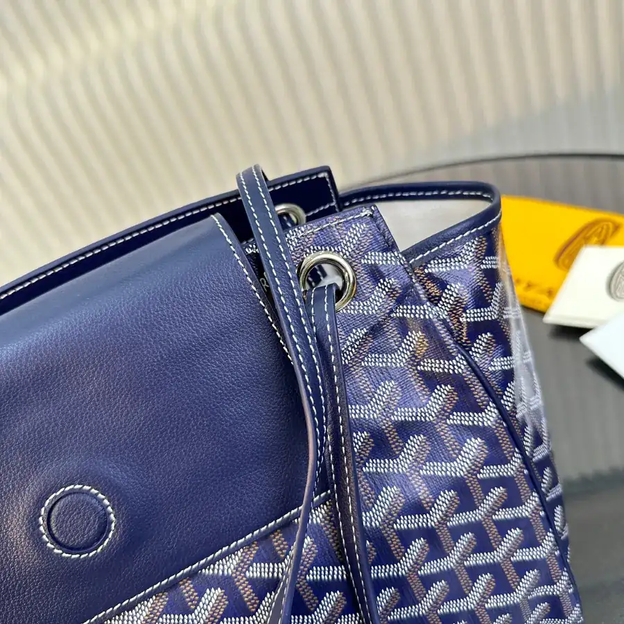 Rouette Bucket Bag
