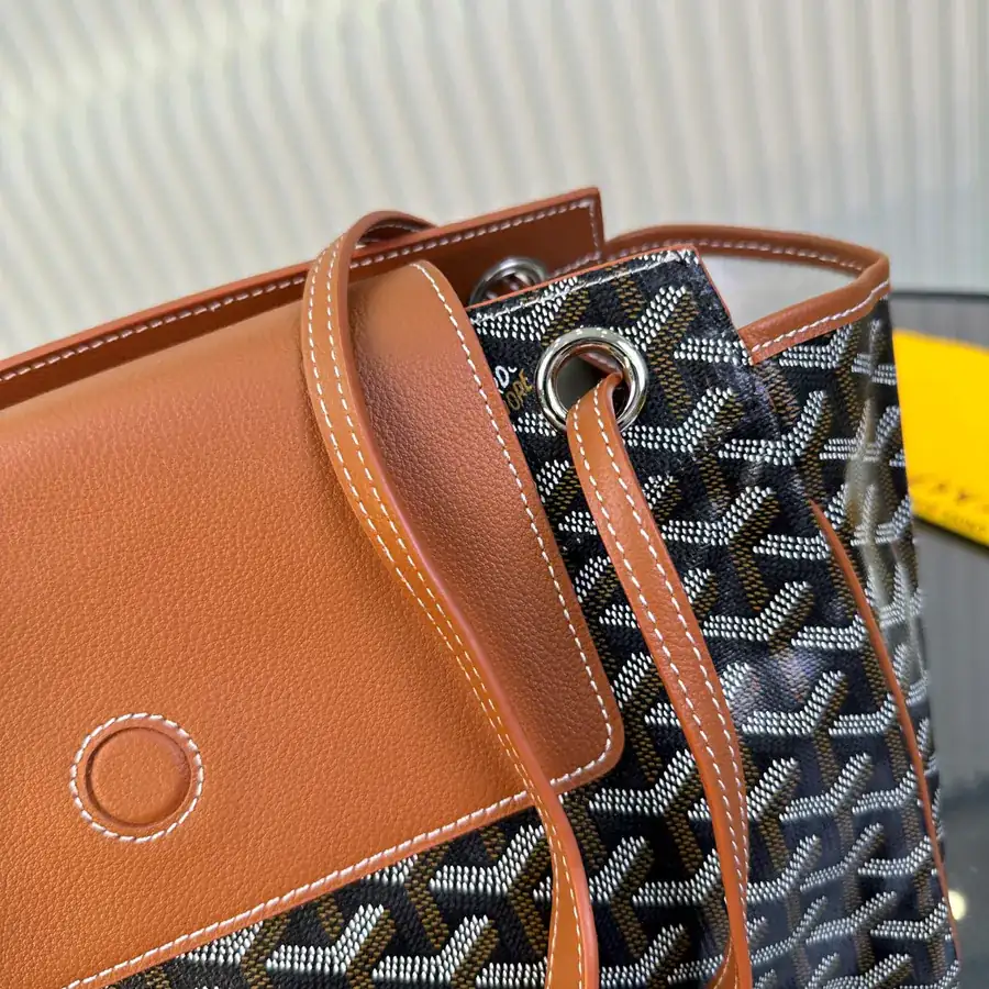 Rouette Bucket Bag Modular Design