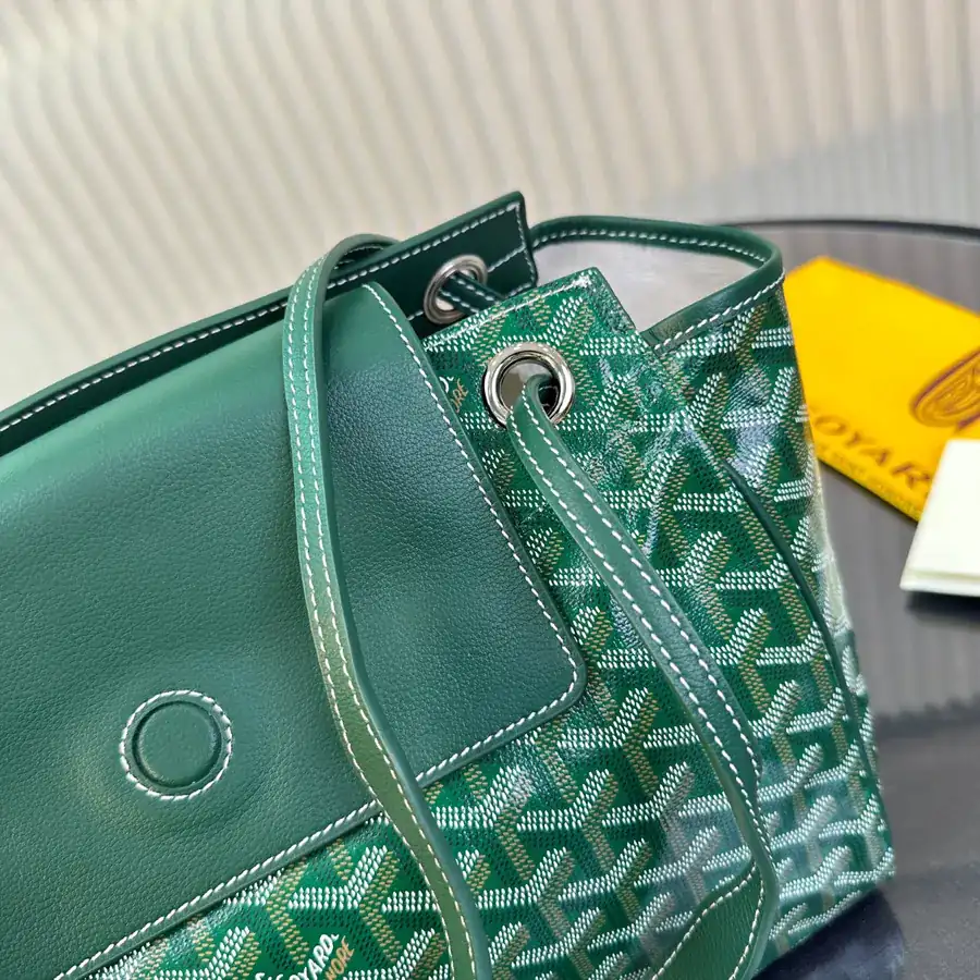 Rouette Bucket Bag A Versatile and Timeless Design