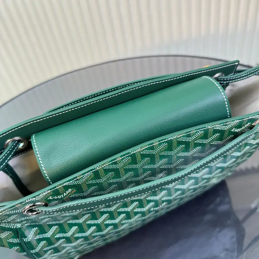 Rouette Bucket Bag A Versatile and Timeless Design