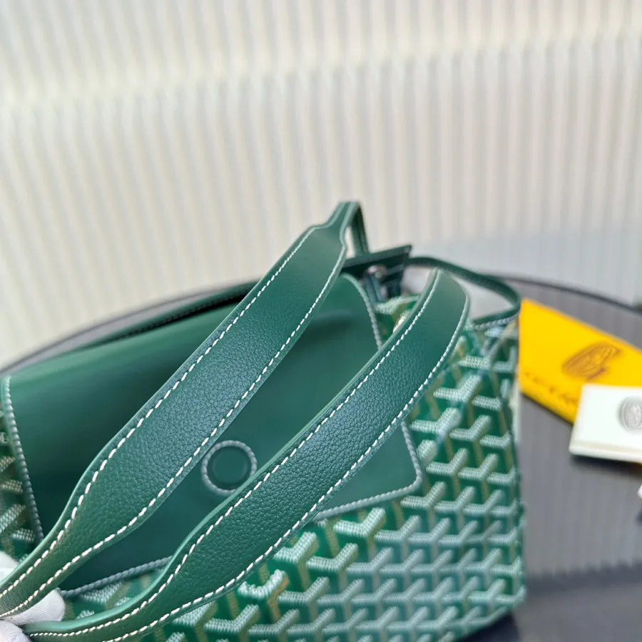 Rouette Bucket Bag A Versatile and Timeless Design