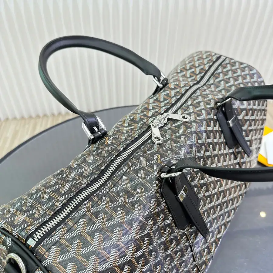 BOSTON 45 Travel Bag Ideal for Weekend Getaways and Business Trips