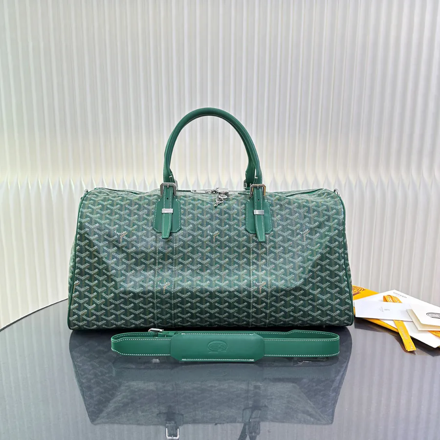 BOSTON 45 Travel Bag Ideal for Weekend Getaways and Business Trips