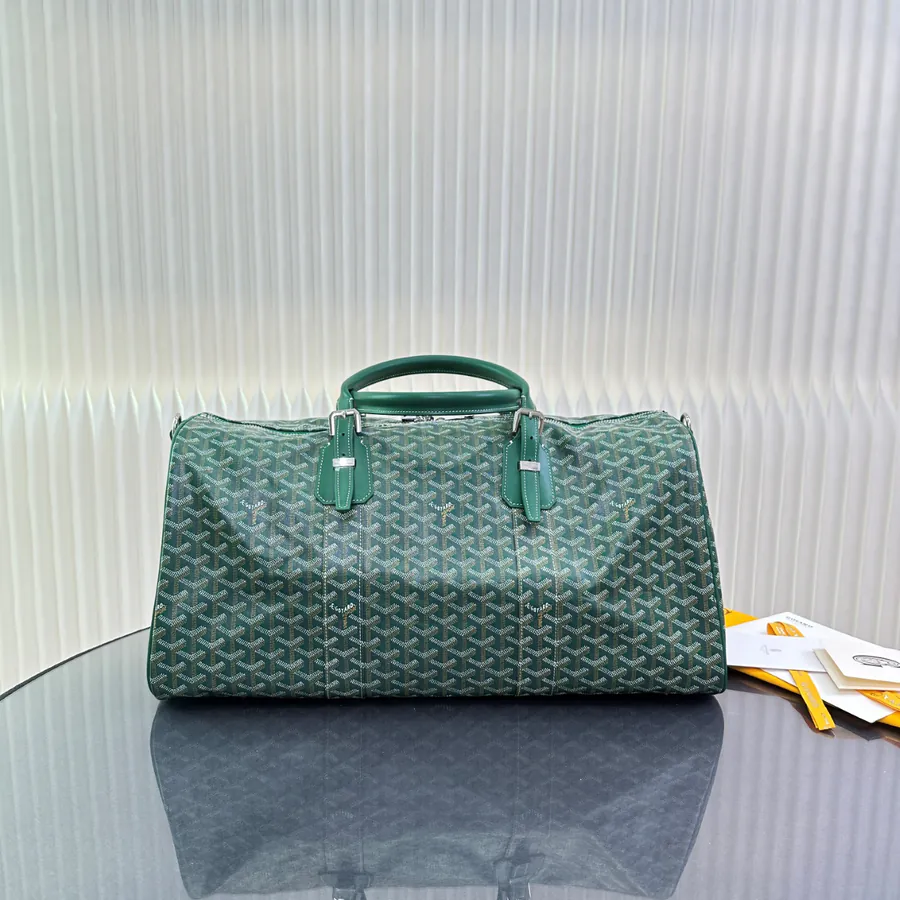 BOSTON 45 Travel Bag Ideal for Weekend Getaways and Business Trips